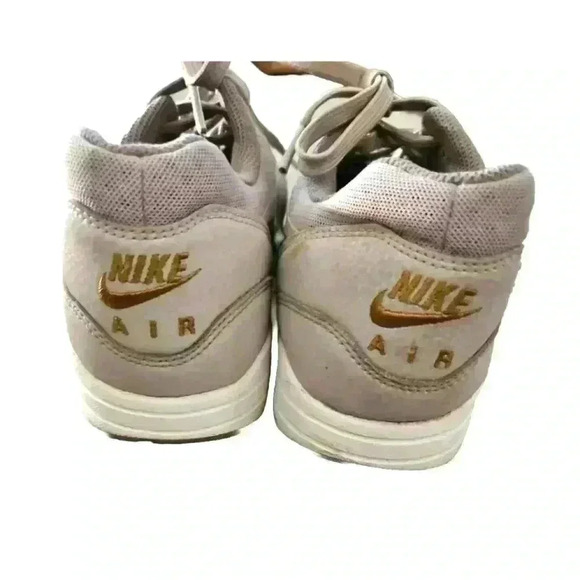 Nike Womens Air Max 1 Ultra Essentials 'String Iron Metallic Gold' 9 - Picture 4 of 14